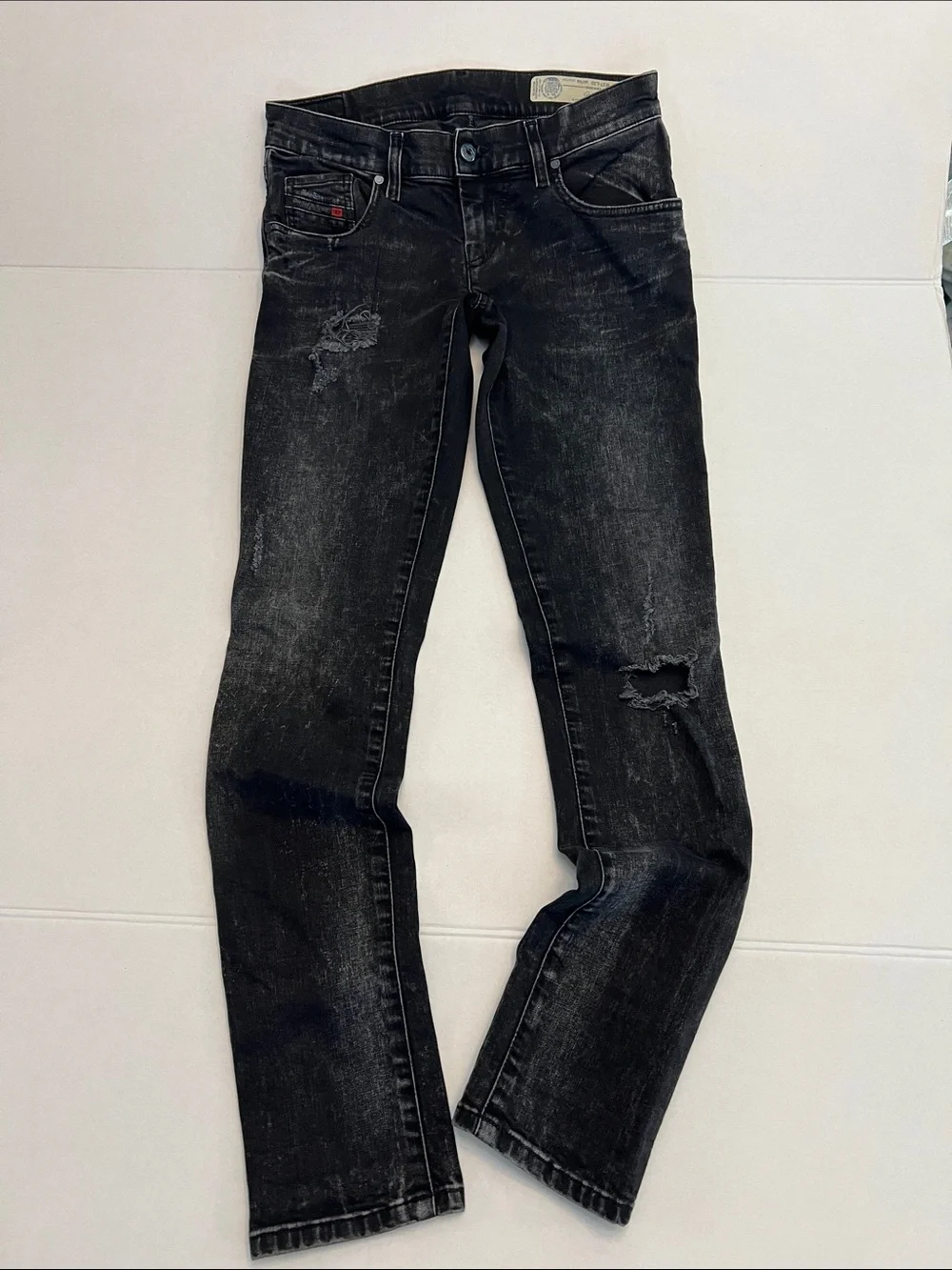 DIESEL WOMEN’S GRUPEE SUPER SLIM- SKINNY LOW WAIST DISTRESSED BLACK/GRAY 27x30